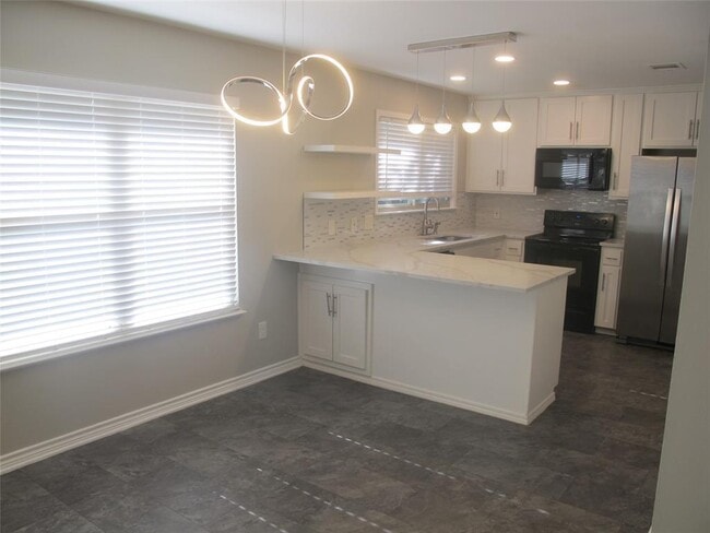 Photo - 3504 Roanoke Dr