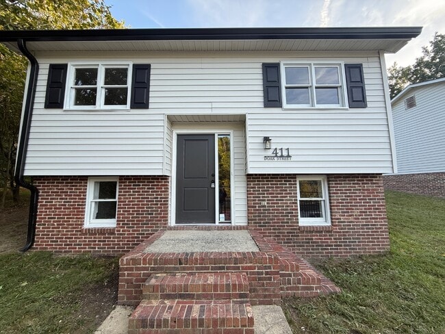 Photo - 411 Doak St