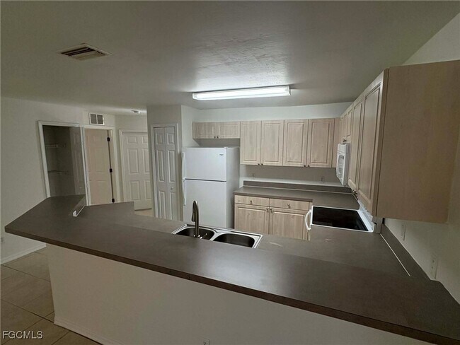 Photo - 1321 Diplomat Pkwy E