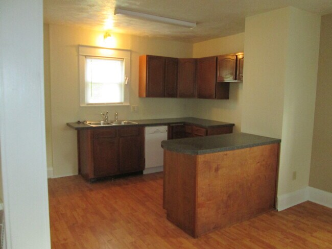 Photo - 407 Churchill Rd