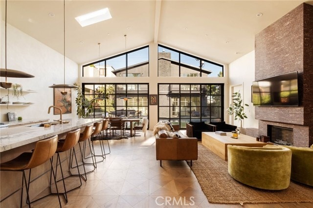 Building Photo - 354 5th