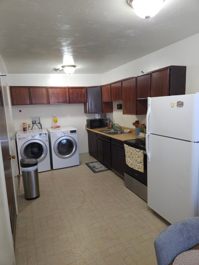 Photo - 153 W 250 N
