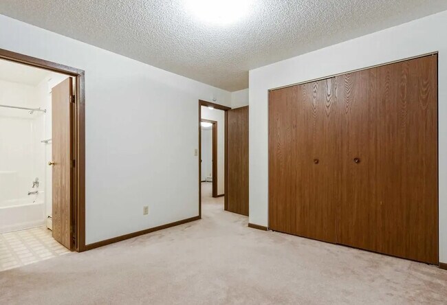 Eastmoor Apartments & Townhomes