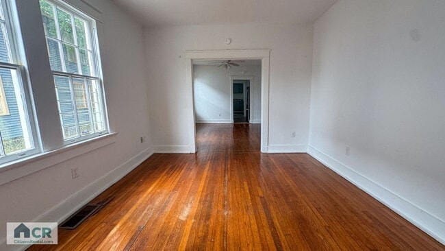 Photo - 3 Bedroom on Broadway!