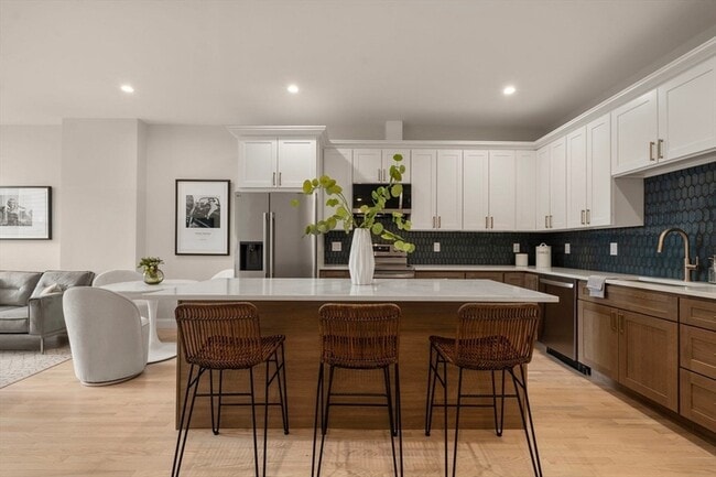 Building Photo - 587 E Broadway Unit 3