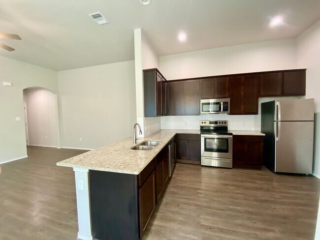 Photo - Luxury Duplex in Seguin!
