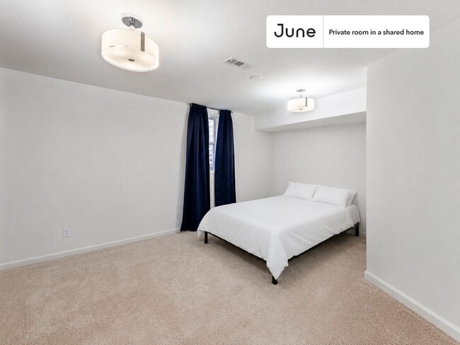 Building Photo - Room in Shared 5 bed/2 bath home in Logan Circle
