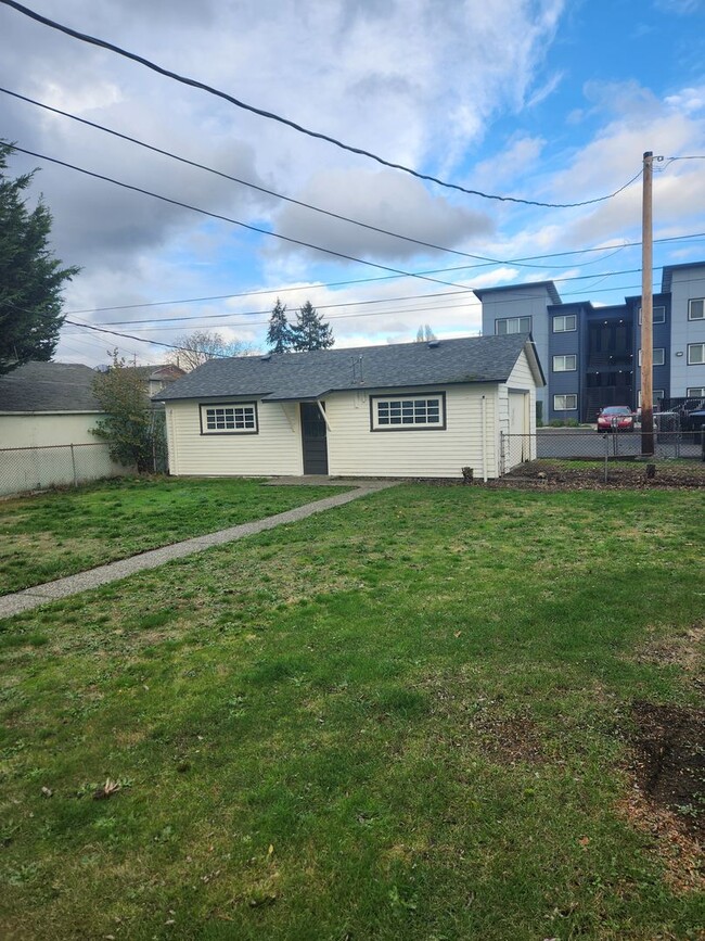 Photo - Charming 2 BR 1 Ba Single Family Residence Near Mall and Restaurants