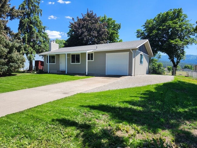 Building Photo - Beautiful 4 bedroom 2 bath Post Falls home for rent!