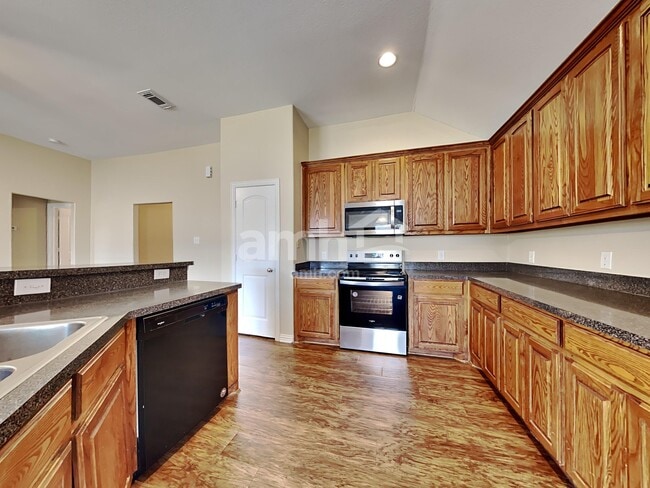 Photo - 213 Rawhide St