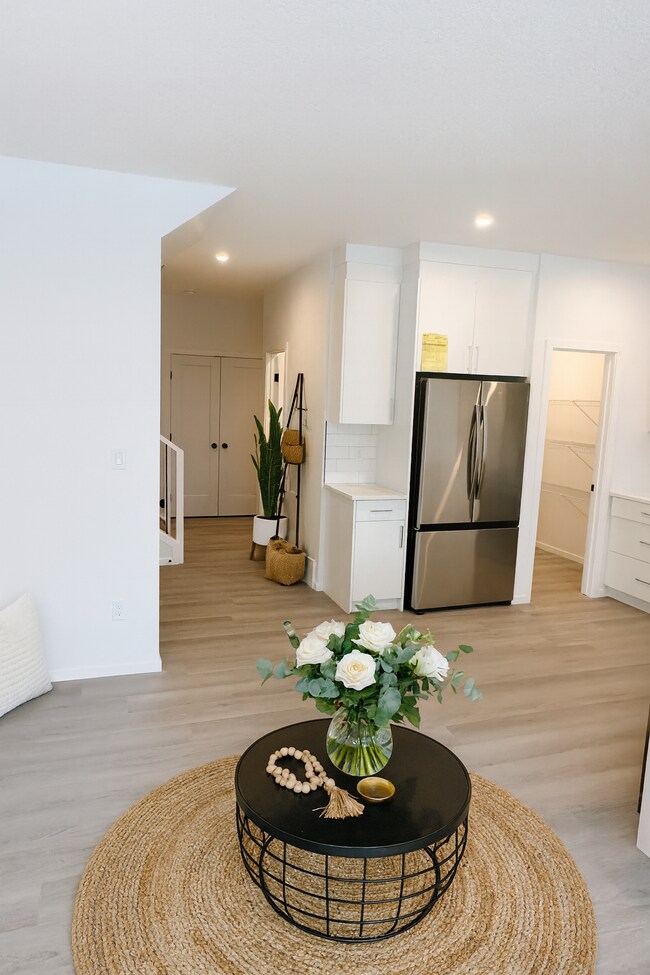 Photo - 7729-174A 174A Ave NW