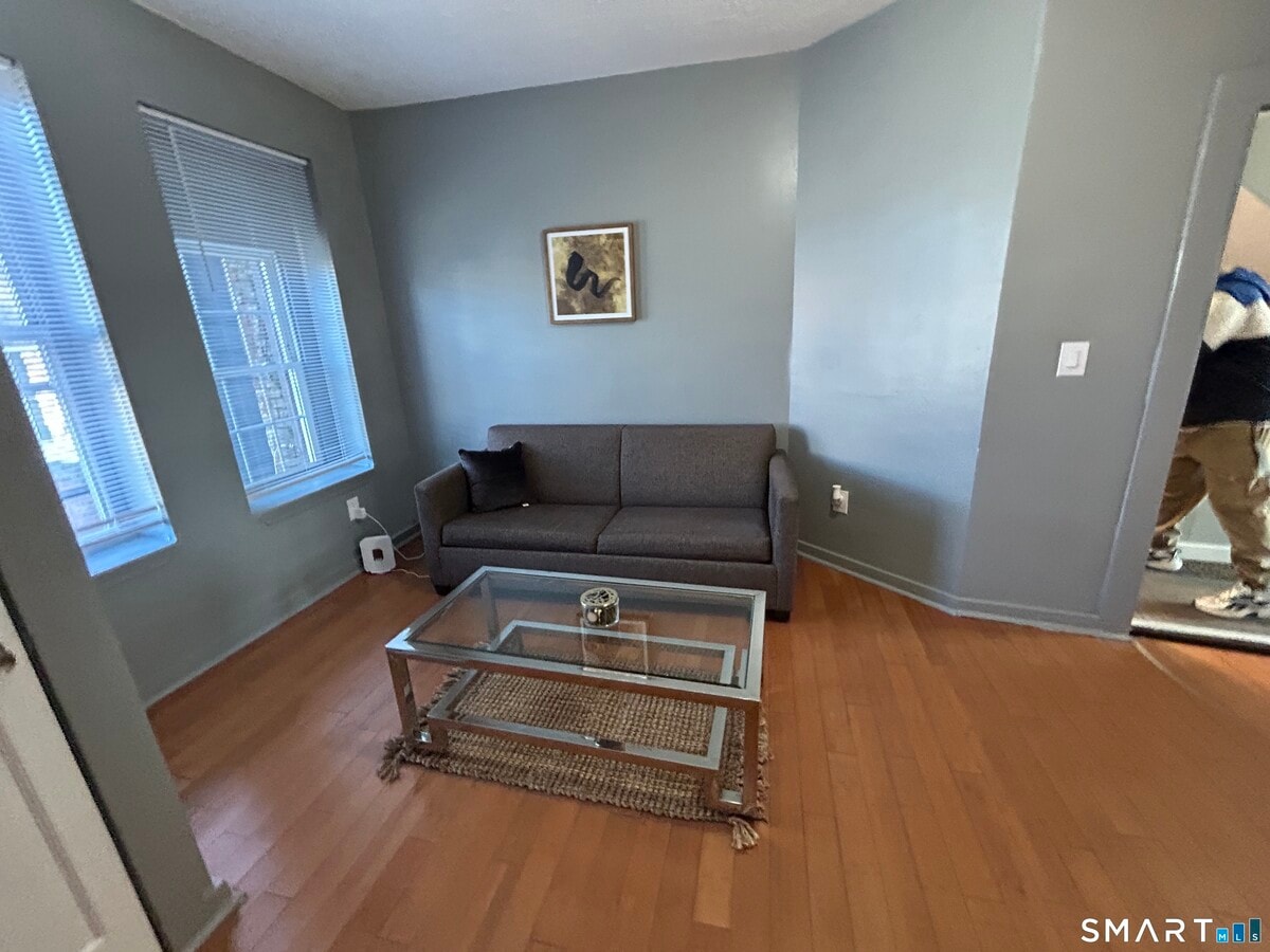 Photo - 83 Hallock St