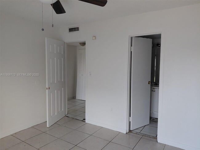 Photo - 5100 SW 41st St Unit 221