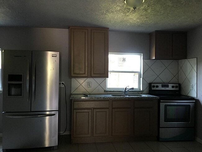Photo - 602 Illinois St