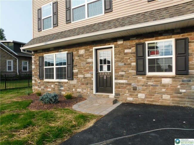 Photo - 1549 Burkhardt St Unit B