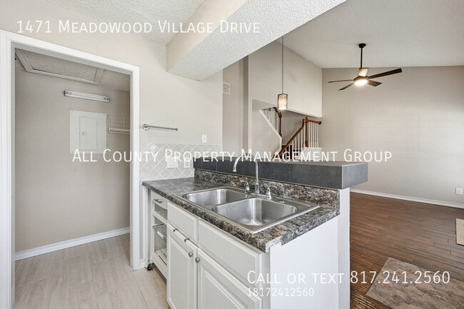 Photo - 1471 Meadowood Village Dr