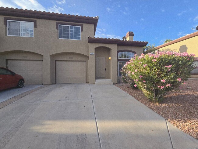 Building Photo - 2 BEDROOM TOWNHOUSE WITH 1 CAR GARAGE..HUR...