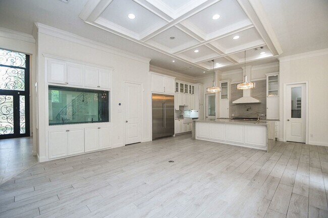 Photo - 422 Mignon Ln