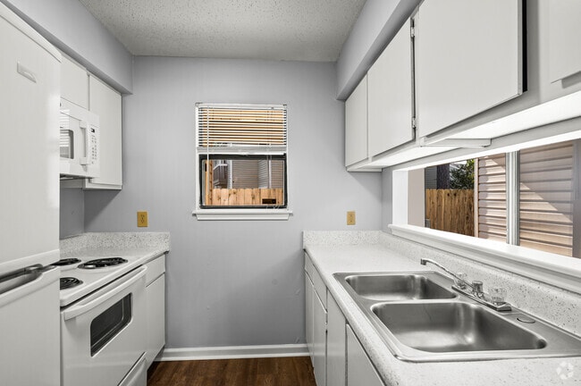 1BR, 1BA - 750SF