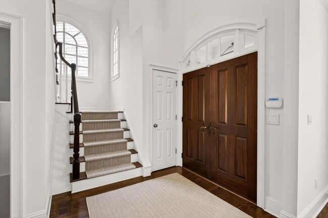 Photo - 16 Conifer Cir NE