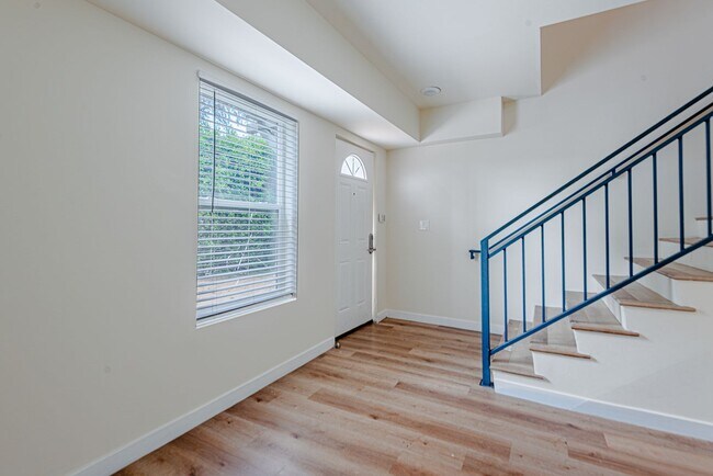 16753-16755 1/2 Sherman Way