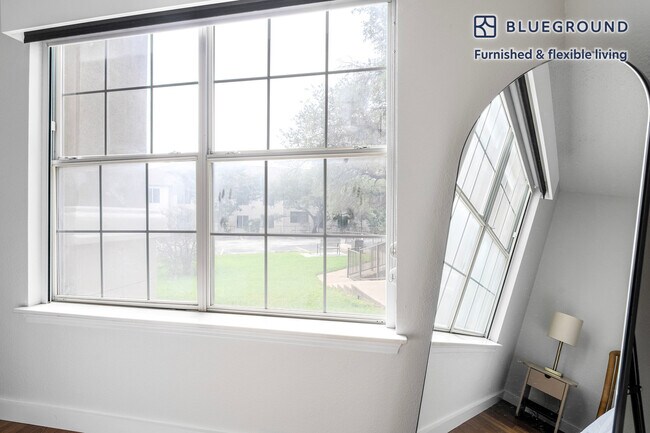 Photo - 10001 N Capital of Texas Hwy Unidad SI FL1-ID248