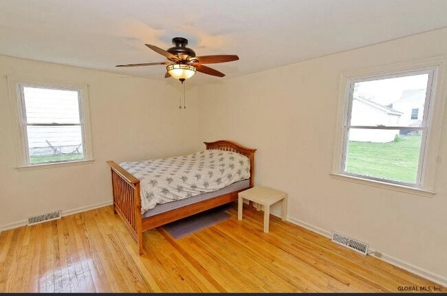 Photo - 1297 Coplon Ave