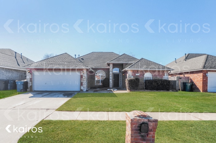 Photo - 728 SW 155th Pl