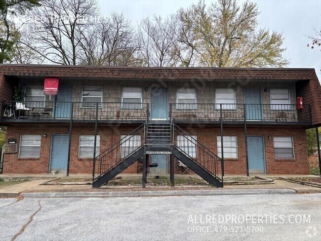 Building Photo - Great Location! 1 Bedroom 1 Bathroom Off M... Unit 5 Rental