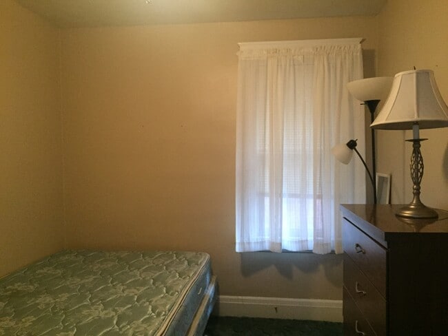 Bedroom - 2624 Chestnut St Unit 2624 Chestnut Street