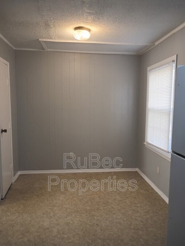 Photo - 115 E Maine Ave