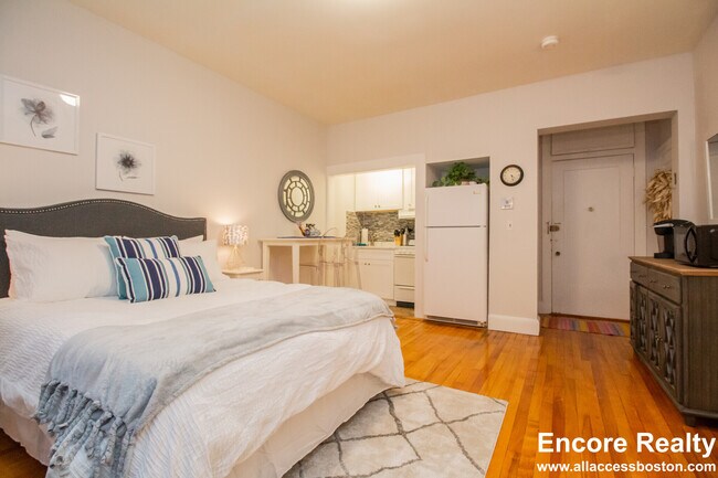 1253 Beacon St Unit A3