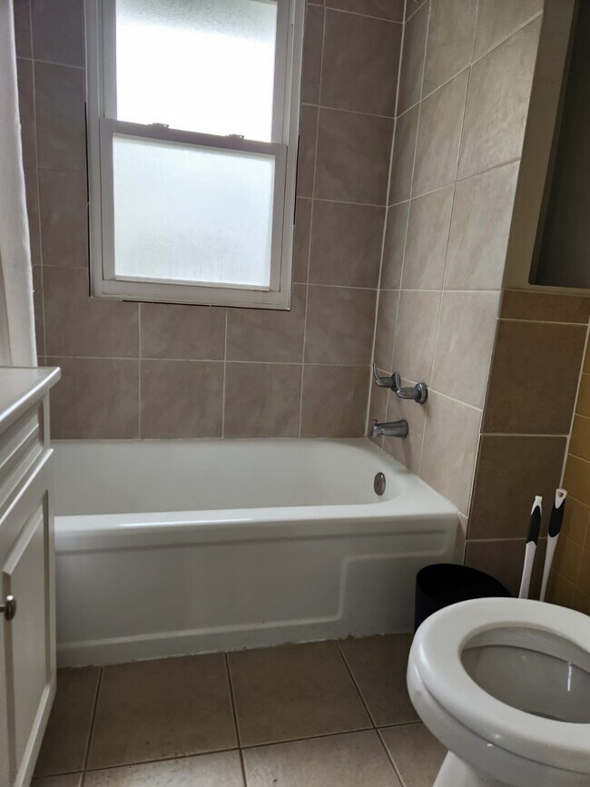 36 N Glenwood Ave Apartments For Rent in Glenwood, IL