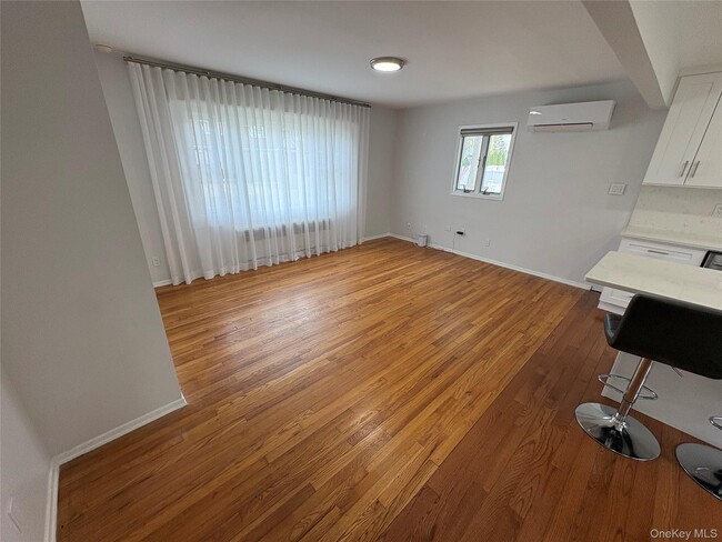 Photo - 37 Bainbridge Ave