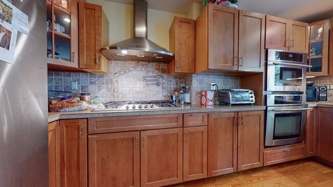 Photo - 2 Ward Ct Unit 1