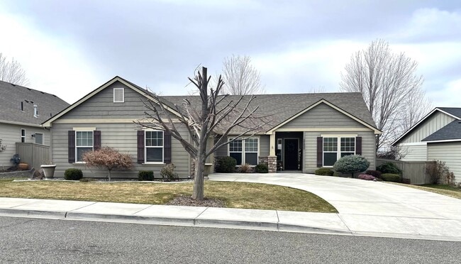 Photo - Beautiful Creekstone Home in Kennewick!