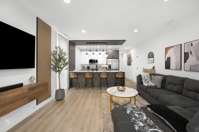 Photo - 6152 S Champlain Ave