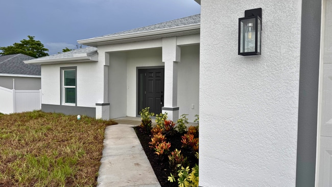 Building Photo - 1153 NW 7th Pl