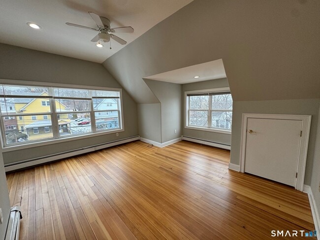 Building Photo - 217 Park Rd Unit 3rd FL