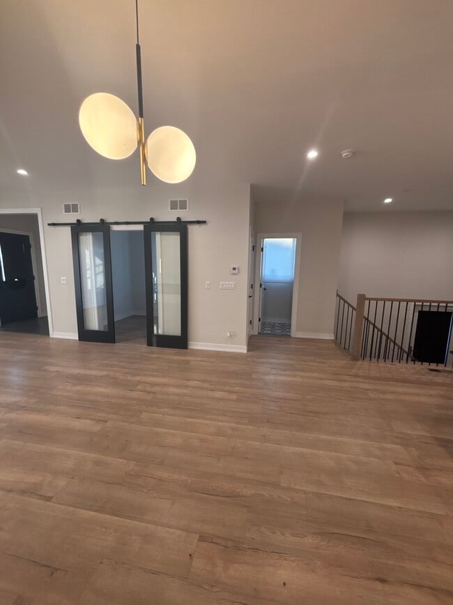 Photo - 6853 W Belmont Ave Unidad 1R