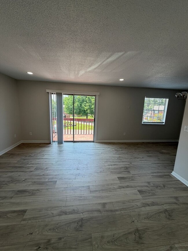 Building Photo - 4238 Kugler Mill Rd Unit Reno 2.0