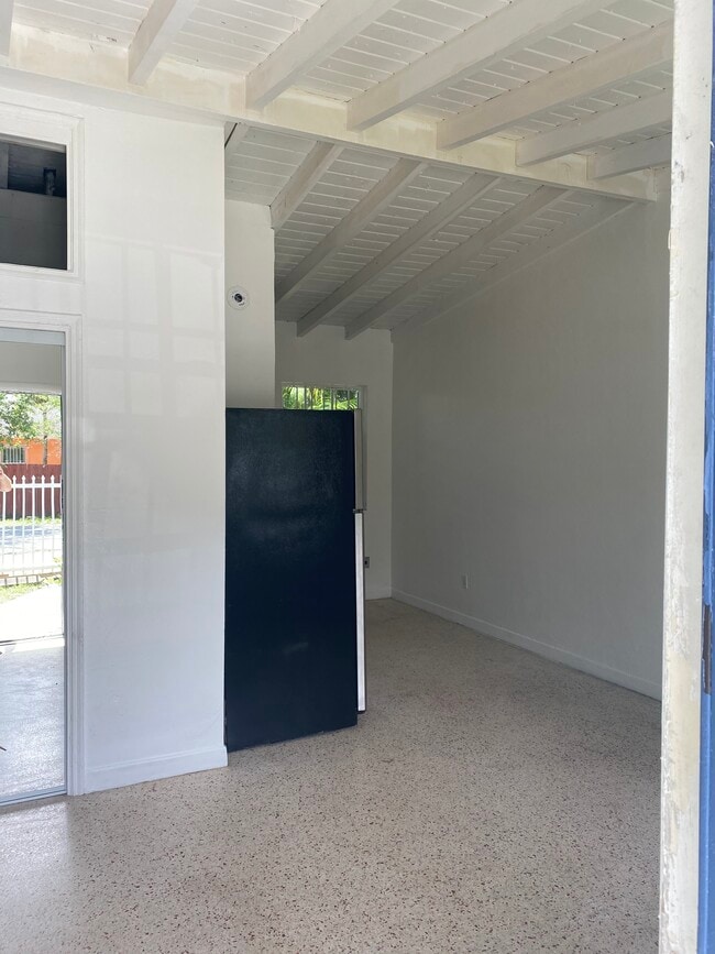 Photo - 7540 NE 3rd Ct Unidad 7540