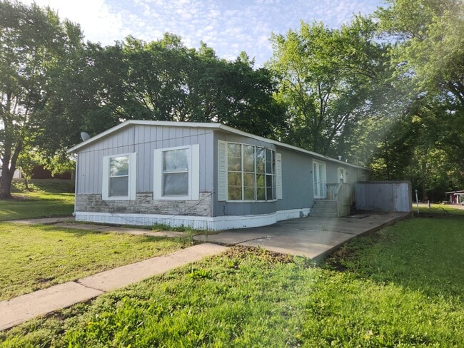 Building Photo - Spacious 3BR, 2BTH home in Washburn Rural ...
