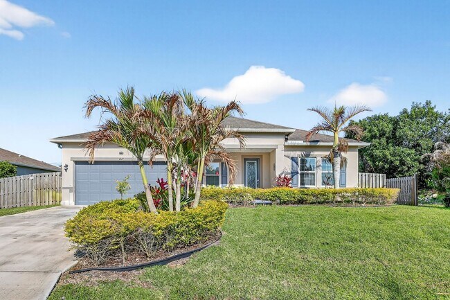 Photo - Modern 4-Bedroom Rental with Screened Patio & 2-Car Garage