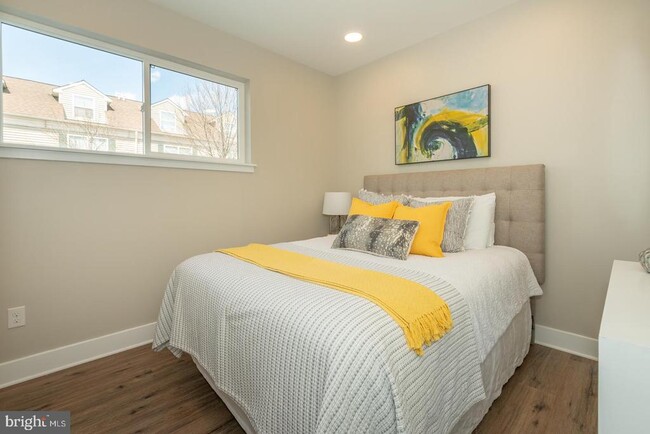 Building Photo - 2220 Master St Unit 3