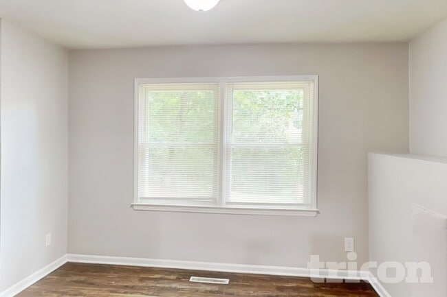 Photo - 6010 Sullins Rd