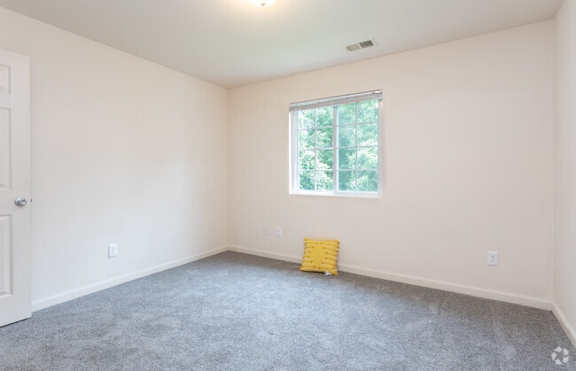 1HAB, 1BA - 600SF PhII - Habitación - Legacy on Elm