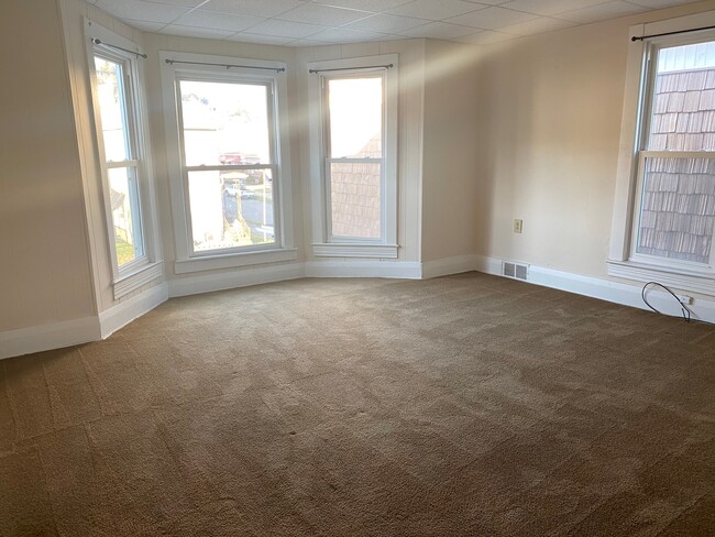 Building Photo - 516 S Zane Hwy Unit .5 Rental