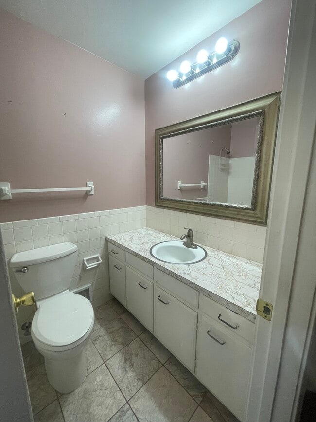 Photo - 1832 Epworth Ln