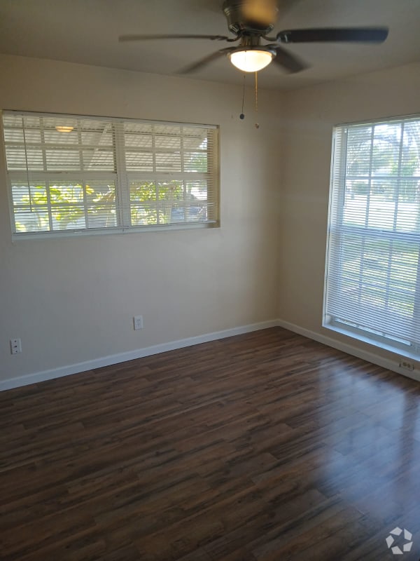Building Photo - 359 W Dayton Cir Rental